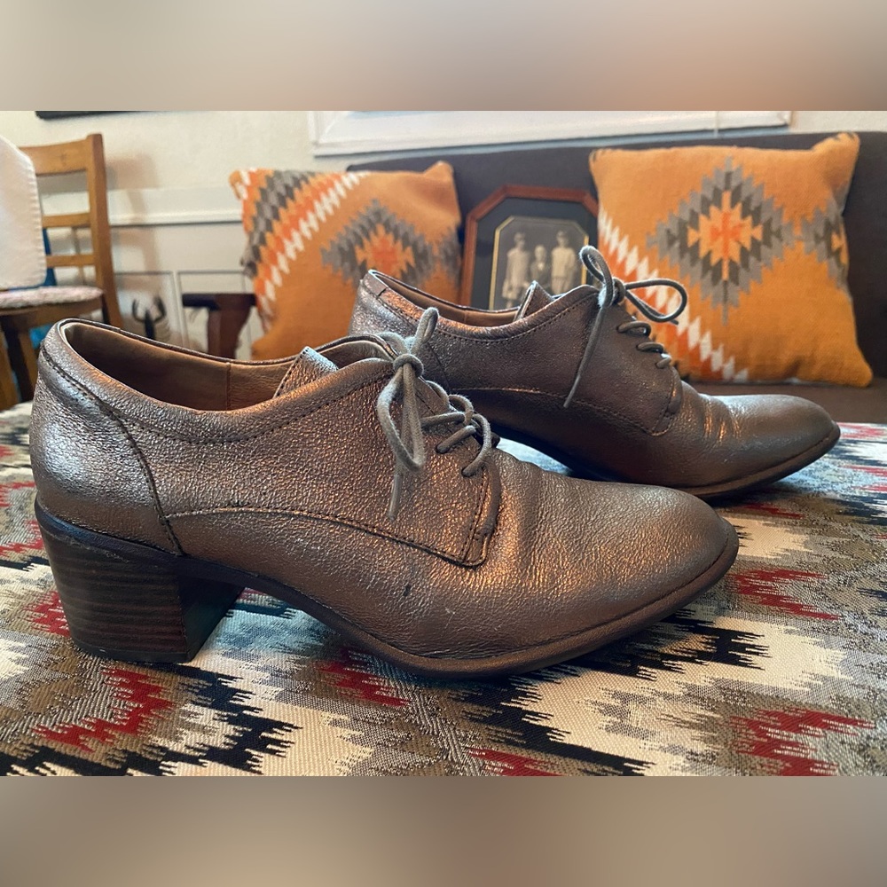 Sofft brand gold leather heeled Oxford.